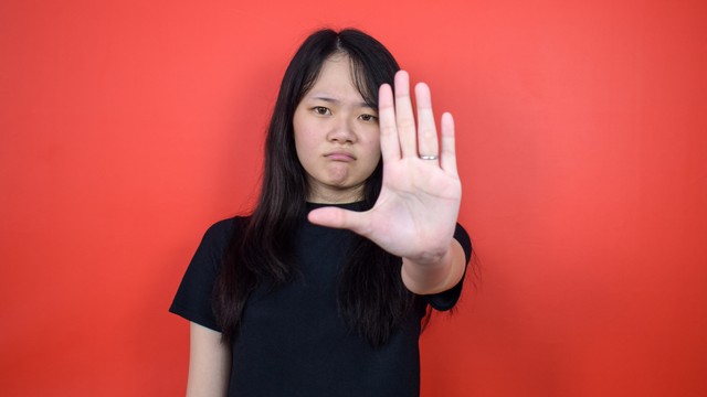 Ilustrasi Perempuan Menolak. Foto: Shutter Stock