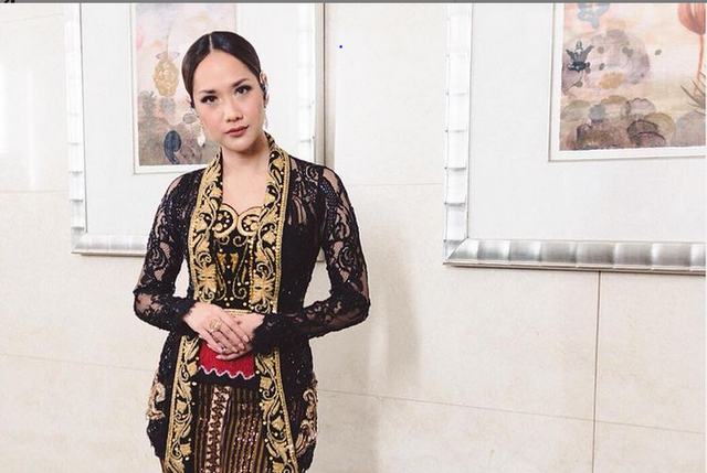 Ilustrasi Model Kebaya Brokat Modern: Tips Pemilihan dan Rekomendasinya. (Dok. Instagram/@bclsinclair)