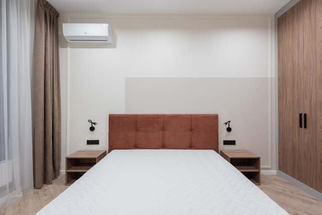 Ilustrasi Tips Dekorasi Kamar Tidur Sempit, Biar Tetap Rapi dan Terang. Foto: Pexels