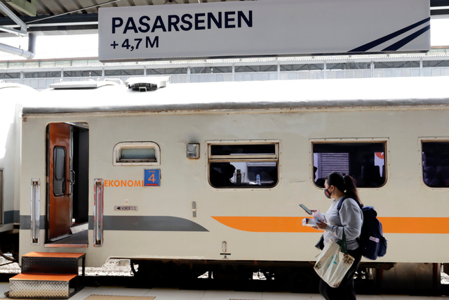 Ilustrasi kereta api di Stasiun Pasar Senen. Foto: Dok. Humas KAI