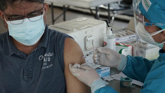 Vaksinasi corona di Kantor Pusat PII, Graha Rekayasa Indonesia, Setiabudi, Jakarta Selatan, Kamis (12/8). Foto: PII