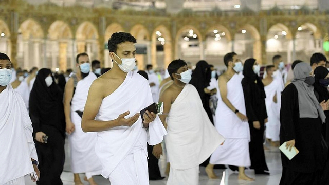 Suasana Masjidil Haram kian ramai setelah kapasitas jemaah umrah ditambah menjadi 2 juta per bulan mulai 9 Agustus 2021. Foto: Makkah Region