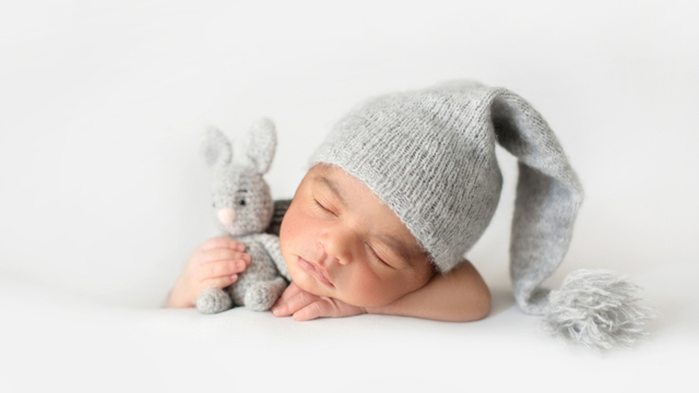 Ilustrasi Bayi 1 Bulan Bermain dengan Mainannya. Foto: Freepik