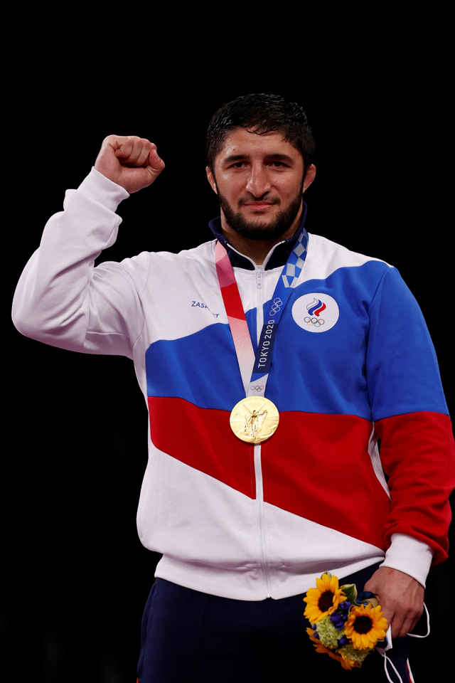 Pegulat Rusia, Abdulrashid Sadulaev, sabet medali emas Olimpiade 2020. Foto: Jack GUEZ/AFP