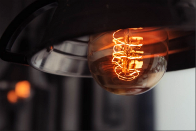 Ilustrasi lampu yang dialiri listrik. https://www.freepik.com/