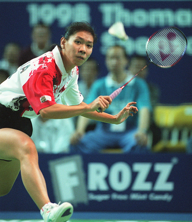 Pebulu tangkis Indonesia Susi Susanti di final kejuaraan Piala Uber putri di stadion Ratu Elizabeth di Hong Kong, 23 Mei 1996. Foto: FREDERIC BROWN/AFP