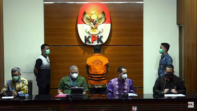KPK tahan Mantan Kepala Subdirektorat Kerja Sama dan Dukungan Pemeriksaan Ditjen Pajak, Dadan Ramdani, di kasus mafia pajak.  Foto: Dok. Istimewa