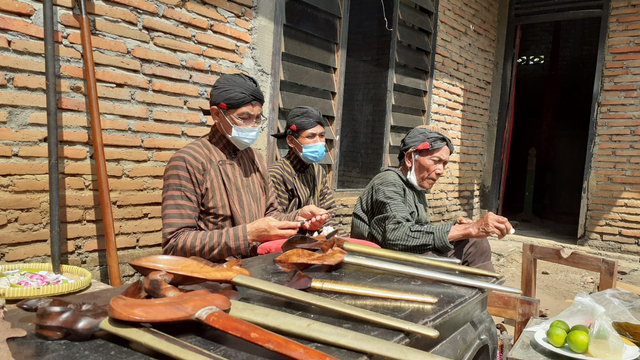 Tradisi Jamasan Pusaka yang dilakukan warga Ngawen Gunungkidul untuk usir pandemi corona. Foto: Erfanto/Tugu Jogja