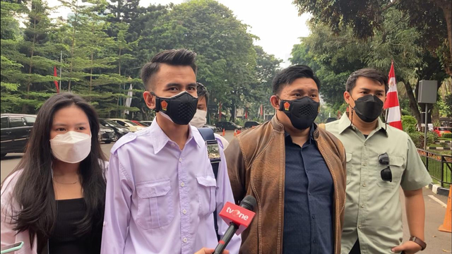 Adam Deni hadir di Polda Metro Jaya. Foto: Alexander Vito/kumparan