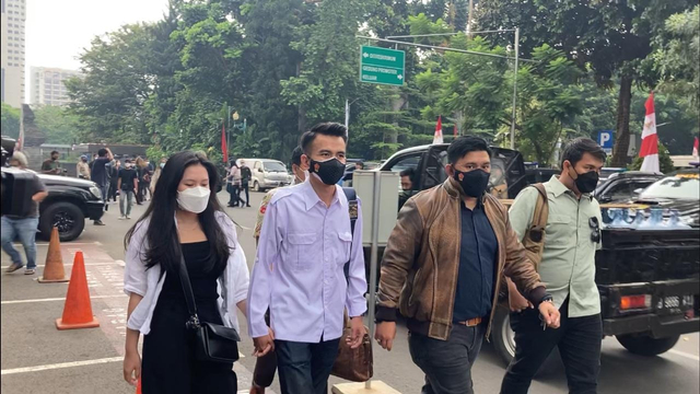 Adam Deni hadir di Polda Metro Jaya. Foto: Alexander Vito/kumparan