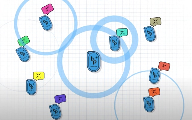 Alat pelacak COVID-19, BluePass. Foto: Screenshot YouTube Ministry of Manpower Singapore