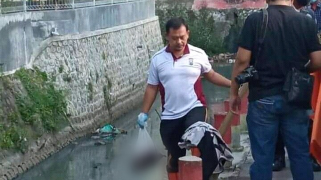 Jenazah bayi ditemukan mengapung di Sungai Kresek Kota Kediri. Foto: Dok. Istimewa