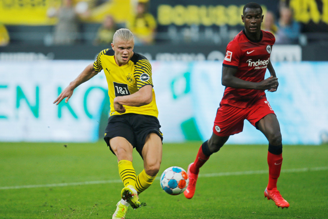 Pemain Borussia Dortmund Erling Haaland saat melawan Eintracht Frankfurt pada pertandingan Liga Jerman di Signal Iduna Park, Dortmund, Jerman. Foto: Leon Kuegeler/REUTERS