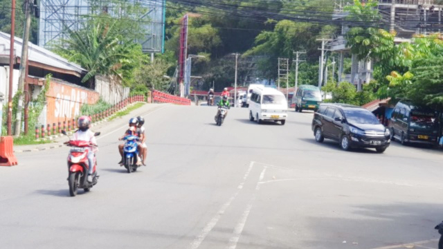 Salah satu sudut jalan di Kota Jayapura. (BumiPapua.com/Katharina) 