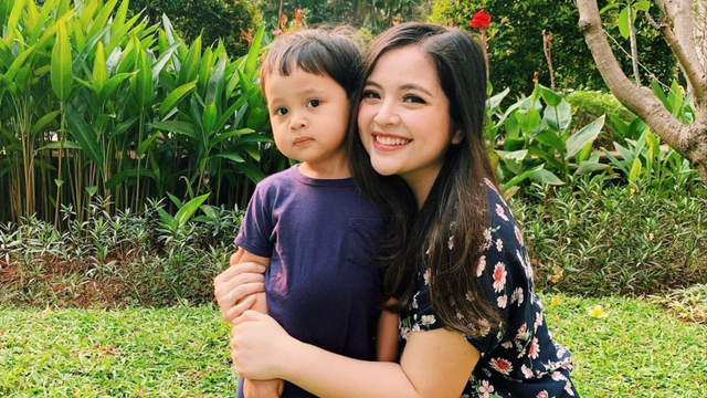 Tasya Kamila dan anaknya, Arrasya. Foto: https://www.instagram.com/tasyakamila/