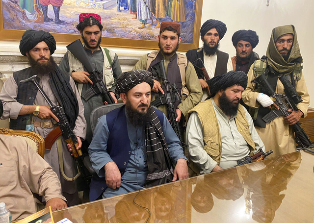 Taliban kuasai Istana Presiden. Foto: Zabi Karimi/AP