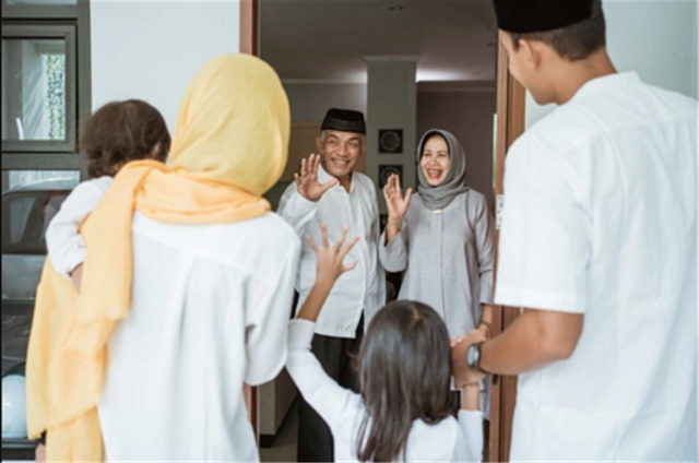 Ilustrasi keluarga yang meninggalkan kakek dan neneknya. https://www.freepik.com/