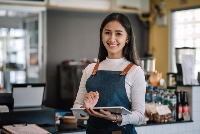 Tips memulai usaha kafe di masa pandemi. Foto: Shutterstock