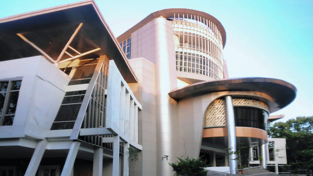 Bangunan di kampus UNNES. Foto: unnes.ac.id