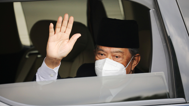 Perdana Menteri Malaysia Muhyiddin Yassin tiba di Istana Nasional untuk pertemuan dengan raja, di Kuala Lumpur, Malaysia 16 Agustus 2021. Foto: Lim Huey Teng/REUTERS