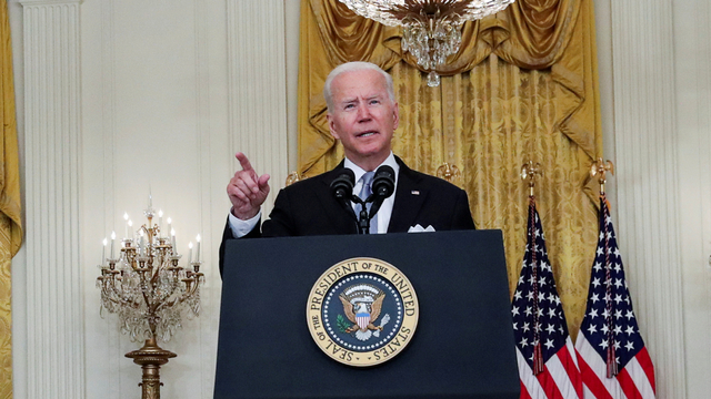 Presiden AS Joe Biden menyampaikan pidato tentang krisis di Afghanistan di Ruang Timur di Gedung Putih di Washington, AS, Senin (16/8). Foto: Leah Millis/REUTERS