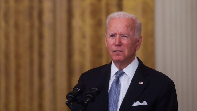 Presiden AS Joe Biden menyampaikan pidato tentang krisis di Afghanistan di Ruang Timur di Gedung Putih di Washington, AS, Senin (16/8). Foto: Leah Millis/REUTERS