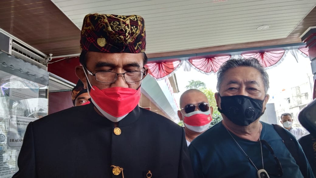 Kepala Lapas Kelas IA Bandar Lampung Maizar bersama Mantan Bupati Lampung Tengah Andy Achmad. | Foto: Bella Sardio/ Lampung Geh