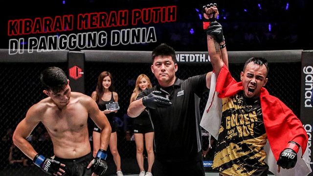 Seniman bela diri Indonesia Rudy Agustian (kanan) mengepalkan tinju ke atas usai resmi dinyatakan sebagai pemenang oleh wasit Kemp Cheng dalam laga menghadapi atlet Filipina Kaji Ebin di ONE Championship. Foto: ONE Championship