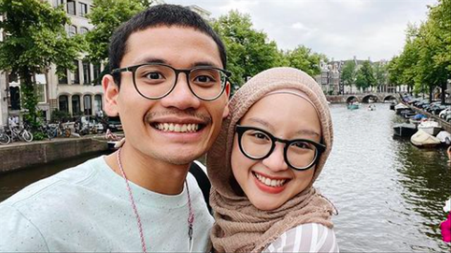 YouTuber Gita Savitri Devi dan suaminya, Paul Andre Partohap untuk memilih childfree. Foto: tangkapan layar instagram Gitasav