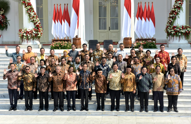 Presiden, Wakil Presiden, dan para menteri. Foto: kominfo.go.id