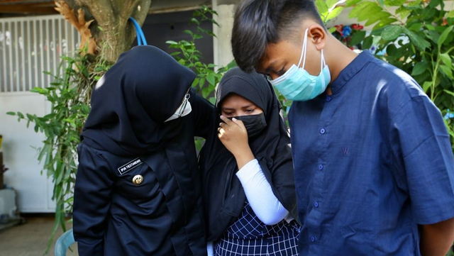 Bupati Banyuwangi Ipuk Fiestiandani bertemu anak yatim piatu yang kehilangan orang tuanya karena COVID-19.  Foto: Dok Pemkab Banyuwangi
