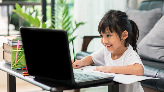 Tips Pilih Laptop untuk Anak Sekolah Foto: Shutterstock