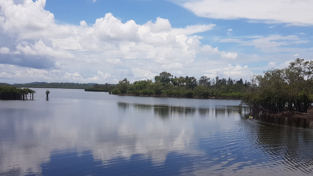 Nelayan saat beraktivitas di Danau Gatal, Desa Rungun, Kecamatan Kotawaringin Lama, Kotawaringin Barat/InfoPBUN/foto: Lukman Hakim
