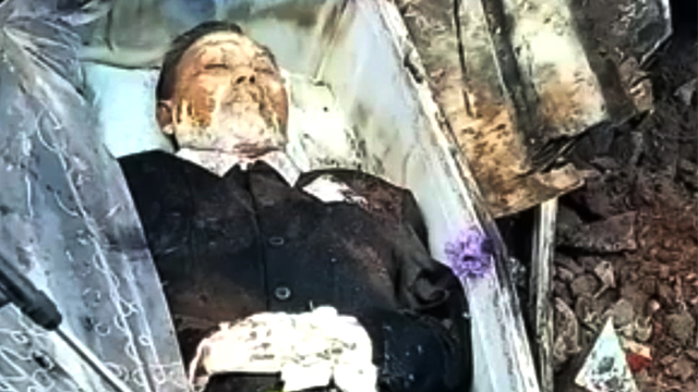 Jenazah yang masih utuh kendati sudah 11 tahun dikuburkan