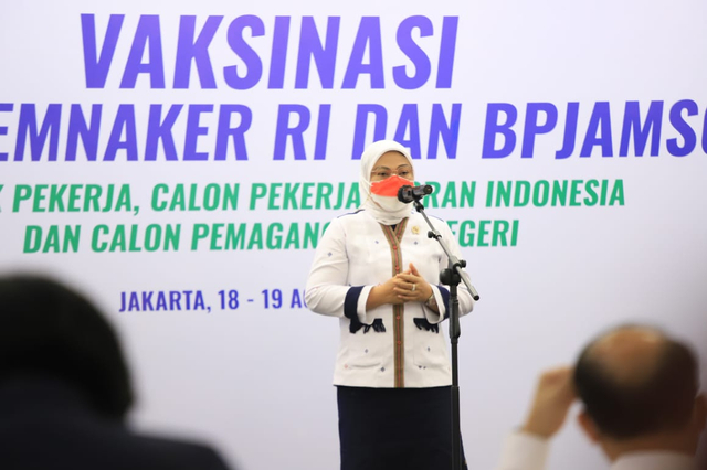Kemnaker dan BPJS Ketenagakerjaan gelar vaksinasi bagi buruh, calon pekerja migran, dan calon pemagang luar negeri. Foto: Dok Kemnaker
