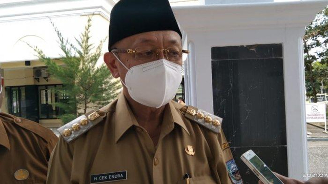 Bupati Sarolangun, Cek Endra. (Foto: Isti)
