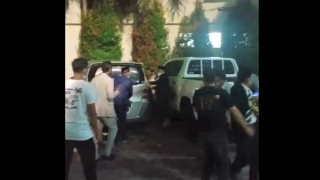 Tangkapan layar anggota DPR Aceh berkelahi.