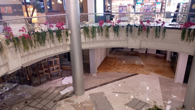 Bangunan Mal Margo City Depok yang ambruk, Jalan Raya Margonda Kota Depok, Sabtu (21/8).  Foto: Dok. Istimewa