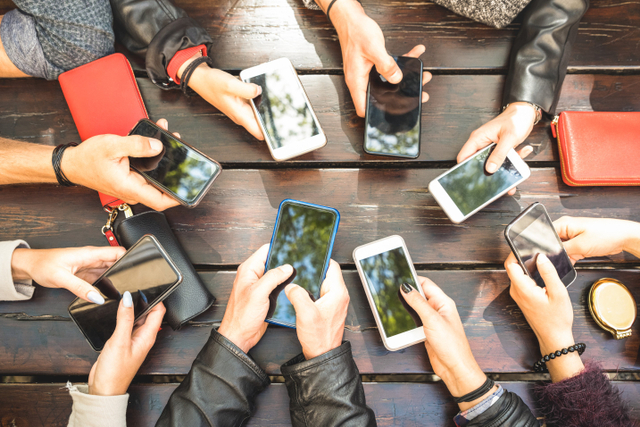 Ilustrasi jual beli konten porno. Foto: Shutterstock
