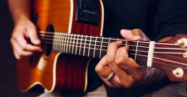 Ilustrasi orang berman lagu Tembang Tresno. Sumber: Pexels.com