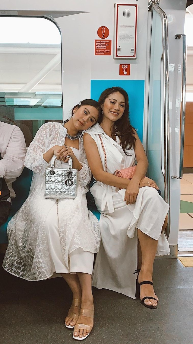 Tyna Kanna Mirdad dan kakaknya, Cynthia Riza. Foto: Instagram/tynakannamirdad