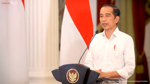 Presiden Jokowi mengumumkan penurunan level PPKM sejumlah daerah mulai 24 Agustus 2021, Senin (23/8). Foto: Youtube/Sekretariat Presiden