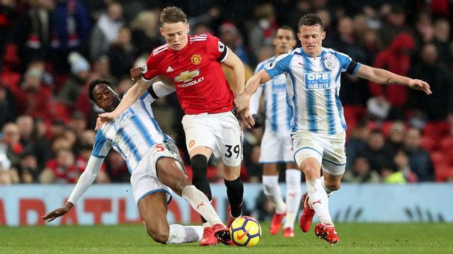 McTominay pada laga melawan Huddersfield. Foto: Reuters/Scott Heppell