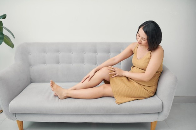 Ilustrasi Cara Mengatasi Kaki Bengkak setelah Melahirkan. Foto: Freepik