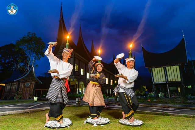 Penerbitan prangko Seri Tarian Tradisional Indonesia oleh Direktorat Jenderal Penyelenggaraan Pos dan Informatika, Kementerian Komunikasi dan Informatika. Foto: Dok. Istimewa