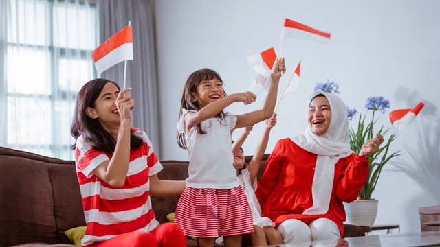 Membuat kegiatan 17 Agustus di rumah. Foto: Shutter Stock