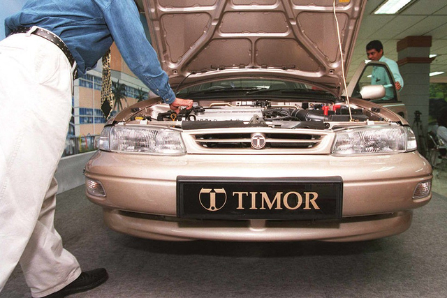 Ilustrasi mobil sedan Timor. Foto: JOHN MACDOUGALL / AFP