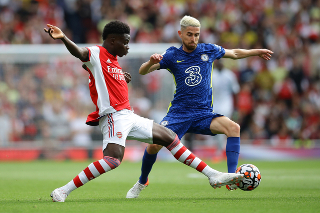 Mendapat umpan panjang Mason Mount, James melepaskan tendangan yang tak bisa dihalau kiper Leno. Foto: David Klein/REUTERS