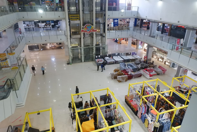 Hari pertama buka saat PPKM Level 4, MBK Bandar Lampung masih sepi pengunjung, Rabu (25/8) | Foto : Sidik Aryono/Lampung Geh