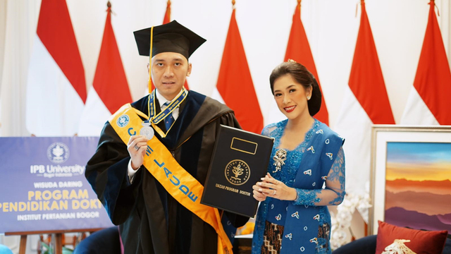 Edhie Baskoro Yudhoyono alias Ibas resmi mendapat gelar doktor dari Program Manajemen Bisnis (DMB) Institut Pertanian Bogor, Rabu (25/8). Foto: Partai Demokrat